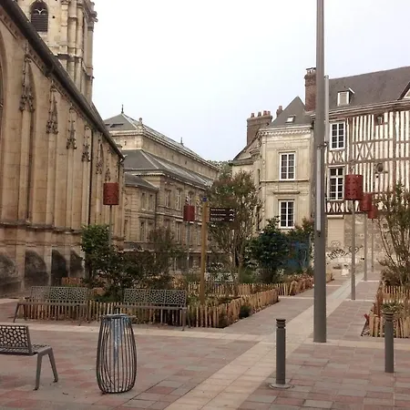 Lylylodge - T3 Center Apartman